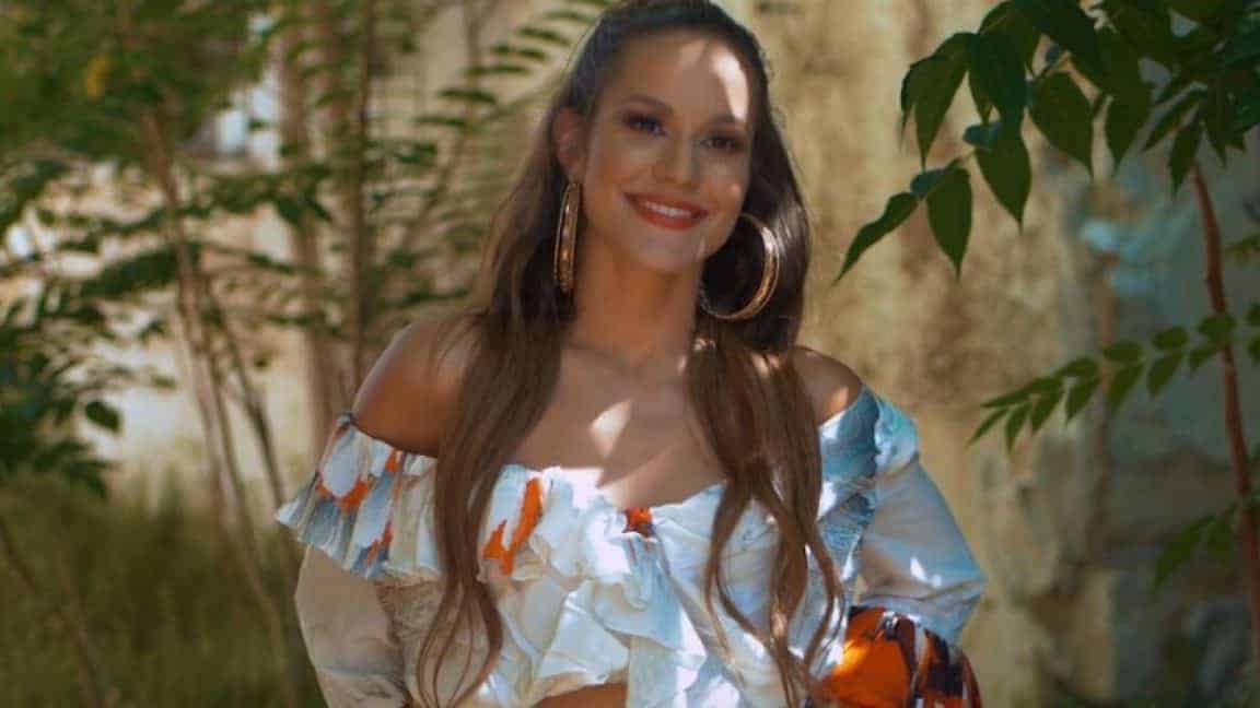 Trianti Λίλα Τριάντη- Δείτε την υγρή πίσω όψη της… – NassosBlog – Celebrity ...